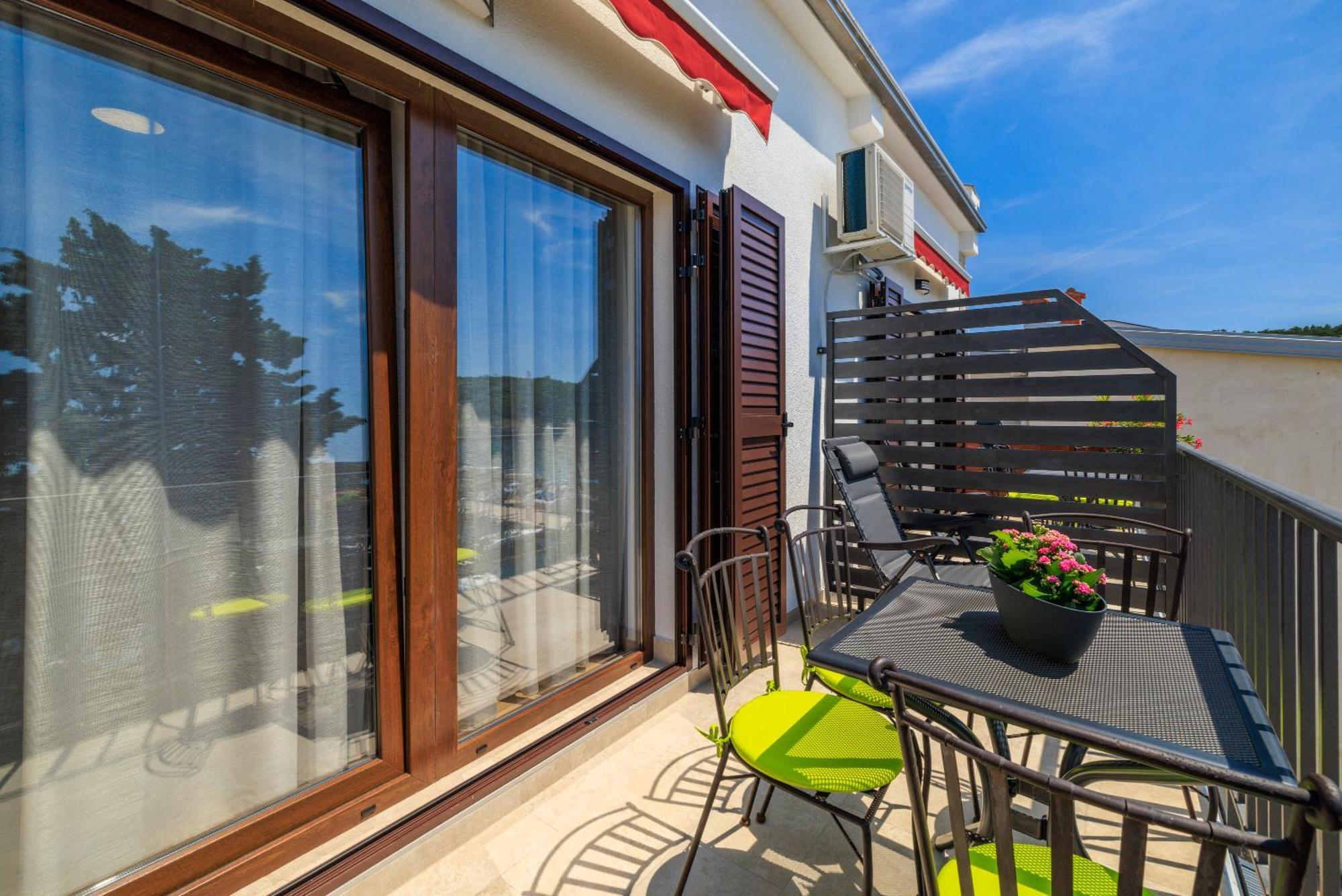 Apartmani Viktorija Jadranovo Exterior foto
