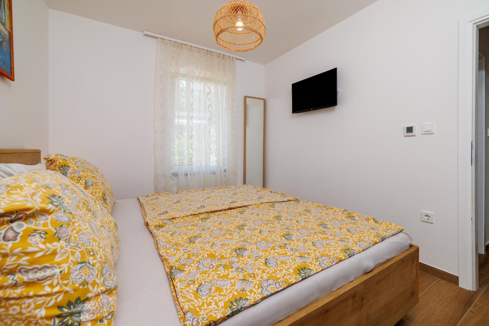 Apartmani Viktorija Jadranovo Exterior foto