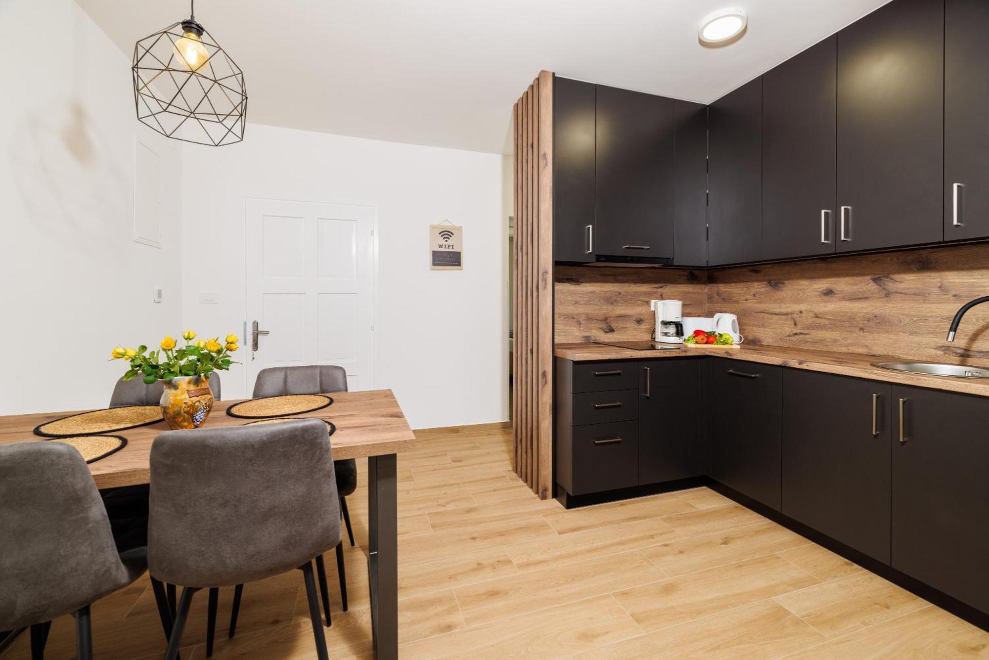 Apartmani Viktorija Jadranovo Exterior foto