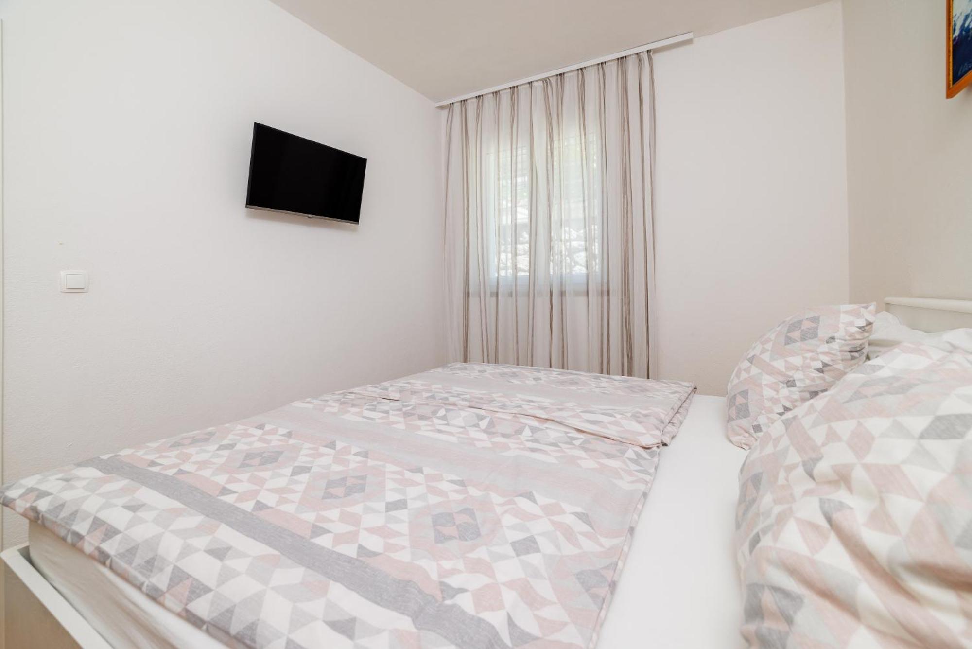 Apartmani Viktorija Jadranovo Exterior foto
