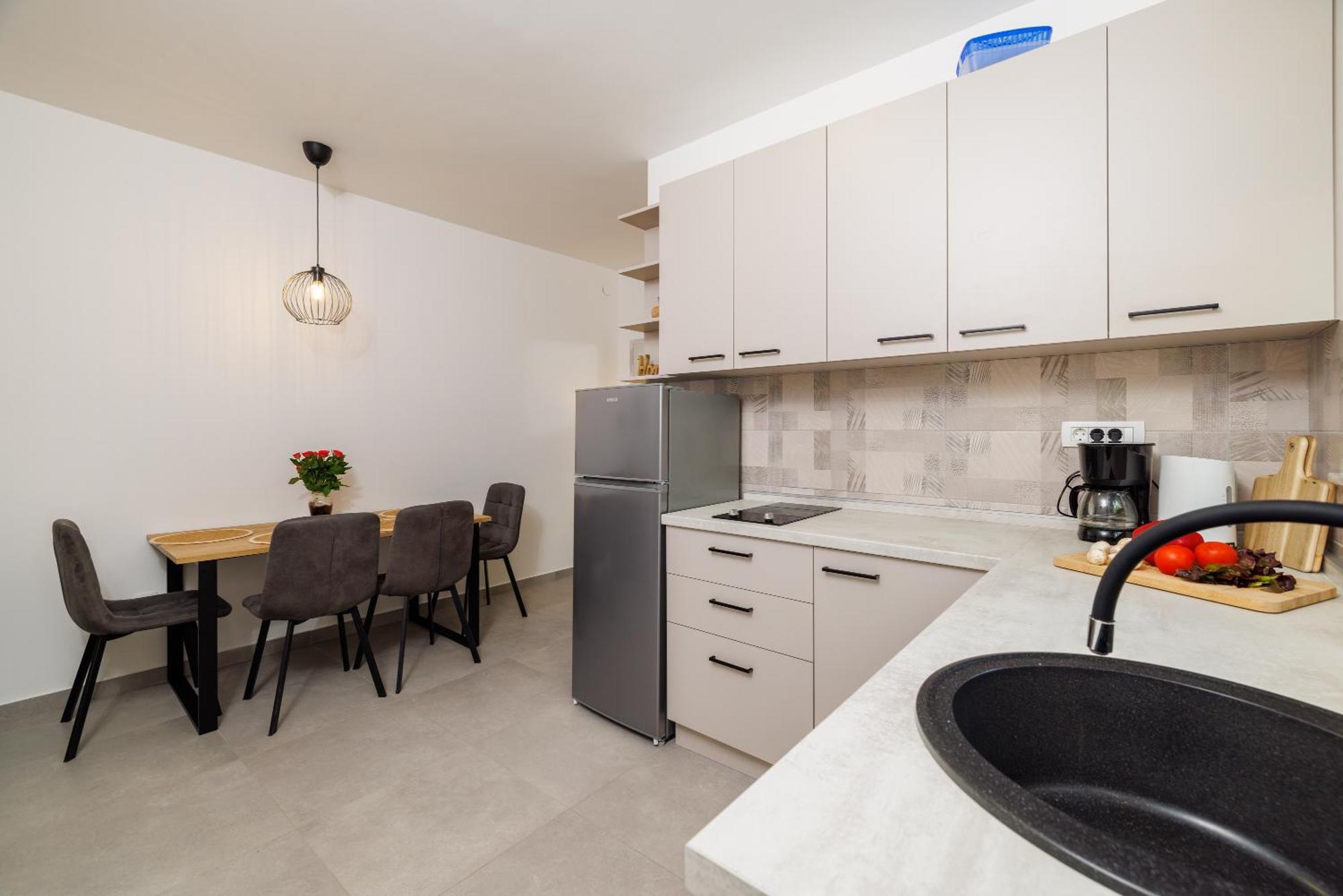 Apartmani Viktorija Jadranovo Exterior foto