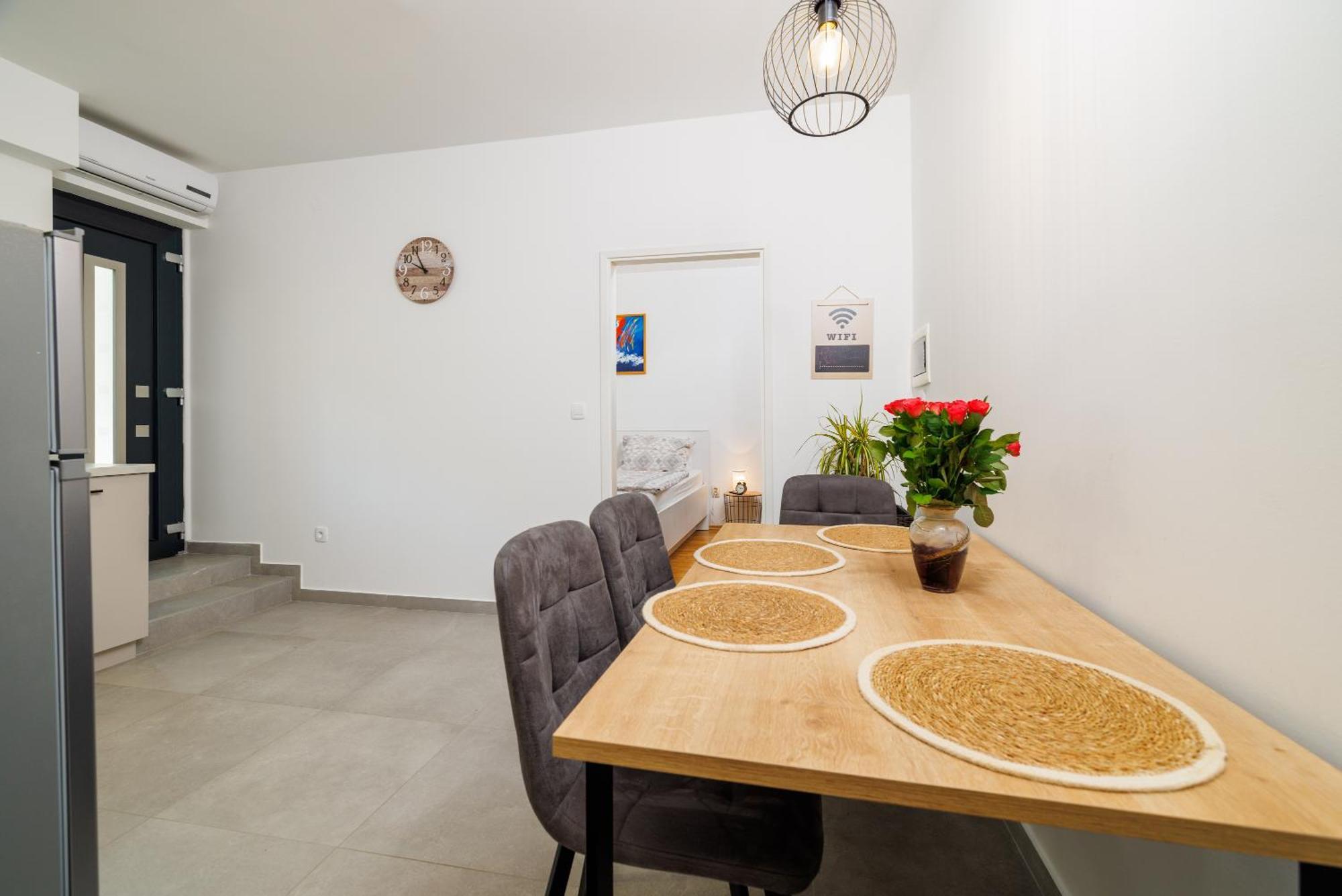 Apartmani Viktorija Jadranovo Exterior foto