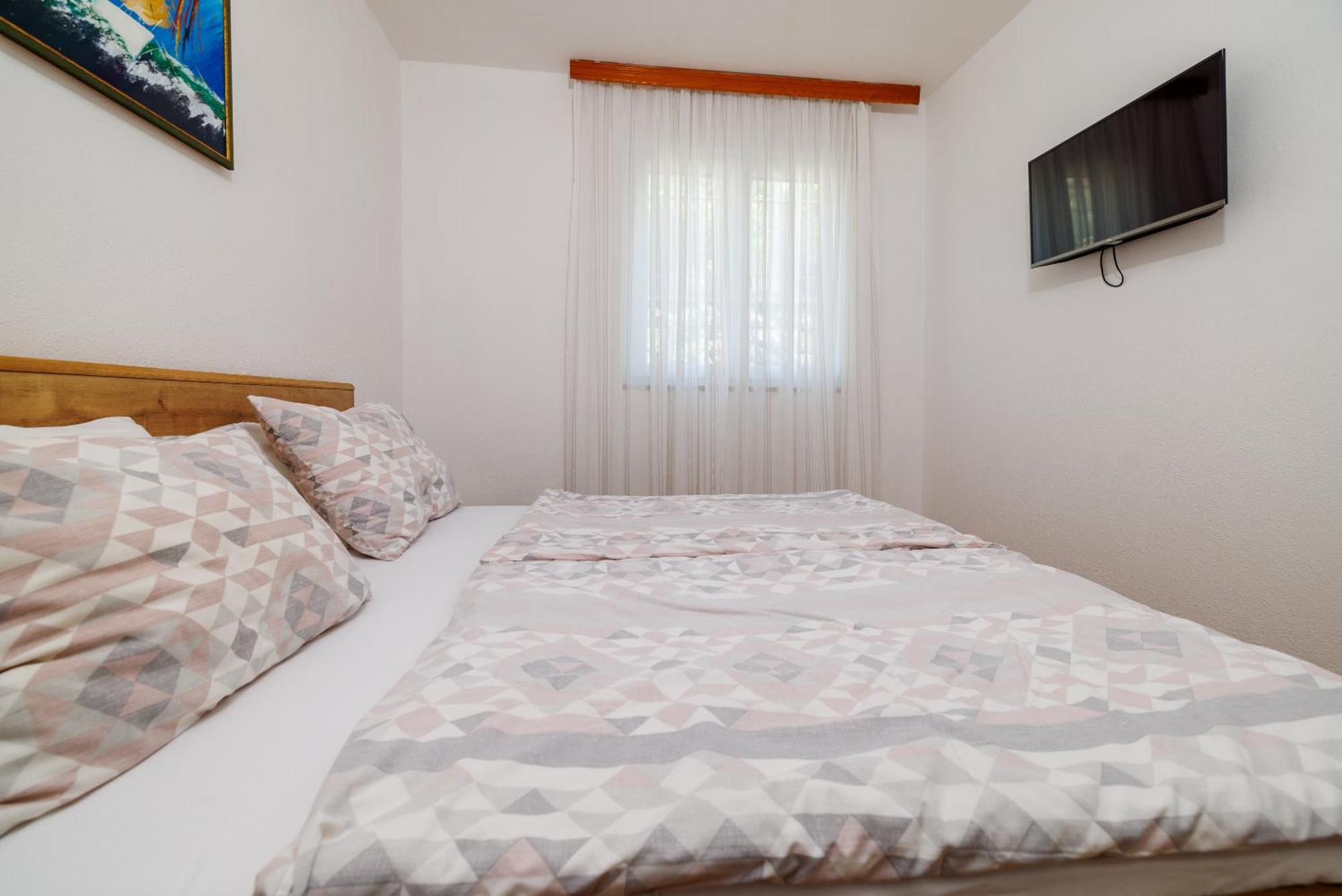Apartmani Viktorija Jadranovo Exterior foto