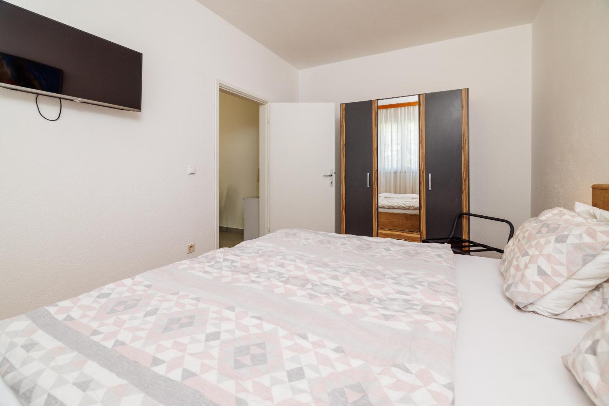 Apartmani Viktorija Jadranovo Exterior foto