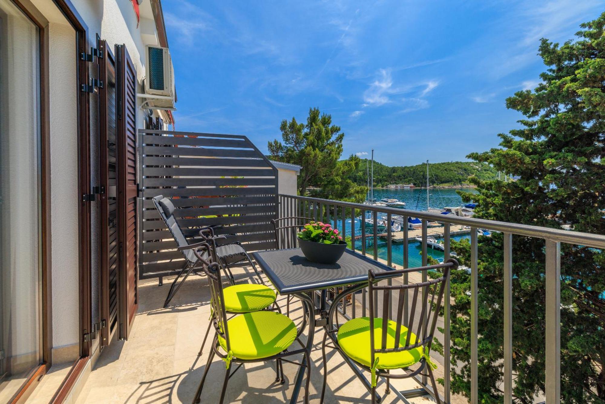 Apartmani Viktorija Jadranovo Exterior foto