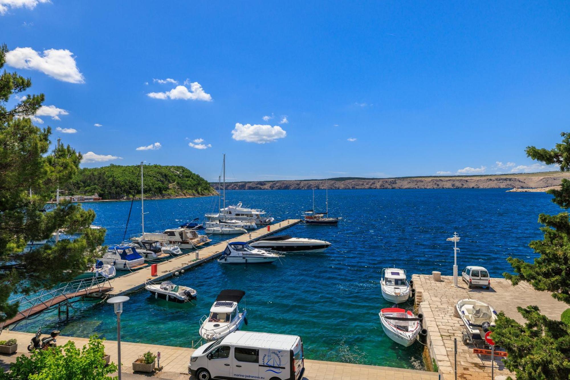 Apartmani Viktorija Jadranovo Exterior foto