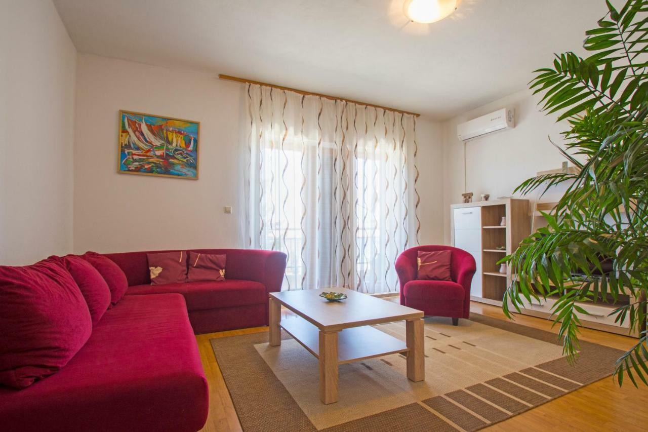 Apartmani Viktorija Jadranovo Exterior foto